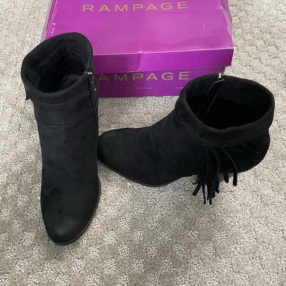 Suede fringe boots - brand new - never worn - Picture 2 of 2